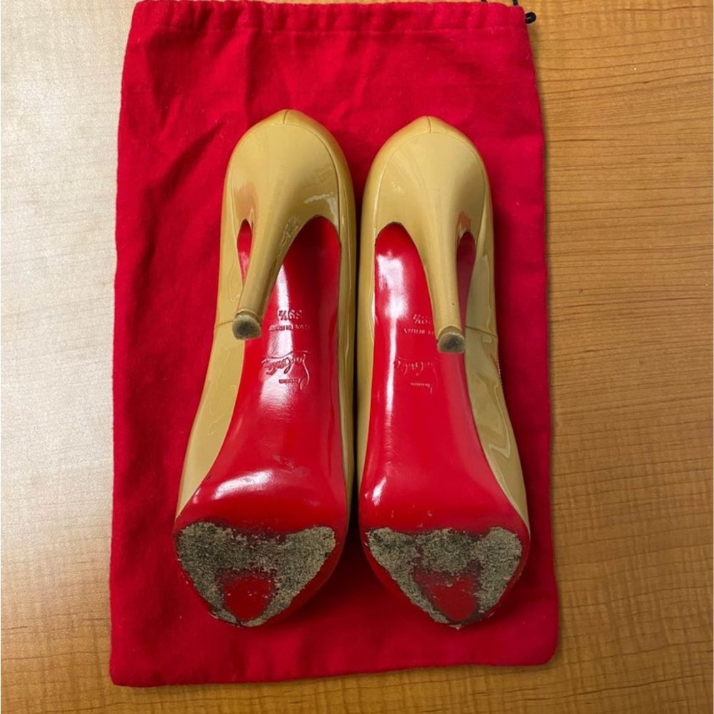 Christian Louboutin - Picture 7 of 7
